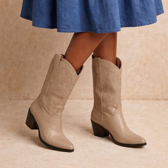 Jeffrey Campbell Shoes - Jeffrey Campbell Dagget Western Boots Taupe Leather | Free People | 10 NWT